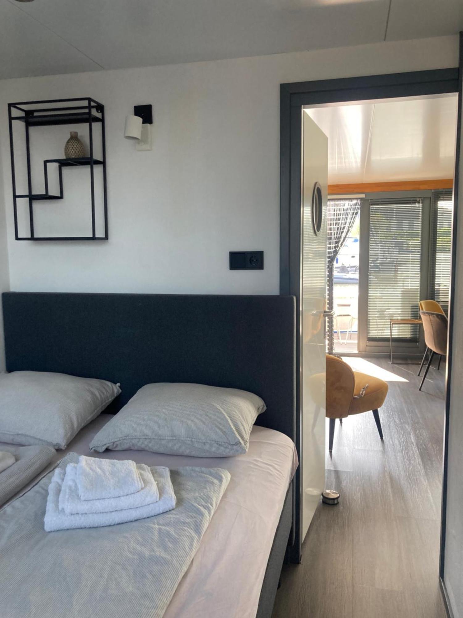 Houseboat De Amstel Hotel Monnickendam Luaran gambar